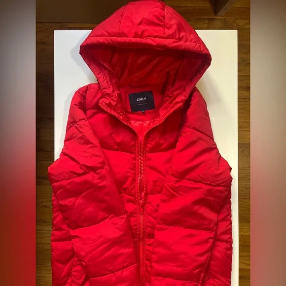 NWOT ONLY Red warm zip-up puffer jacket with a hood M - Picture 7 of 10